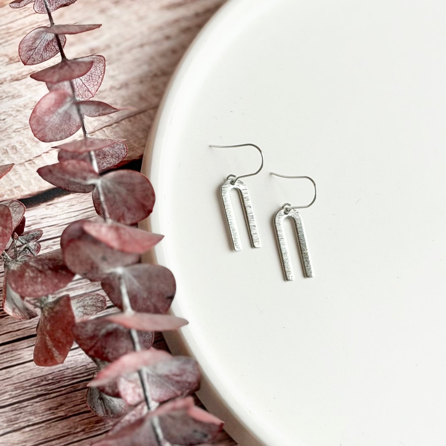 Brushed Arch Bar Earrings | Rhodium