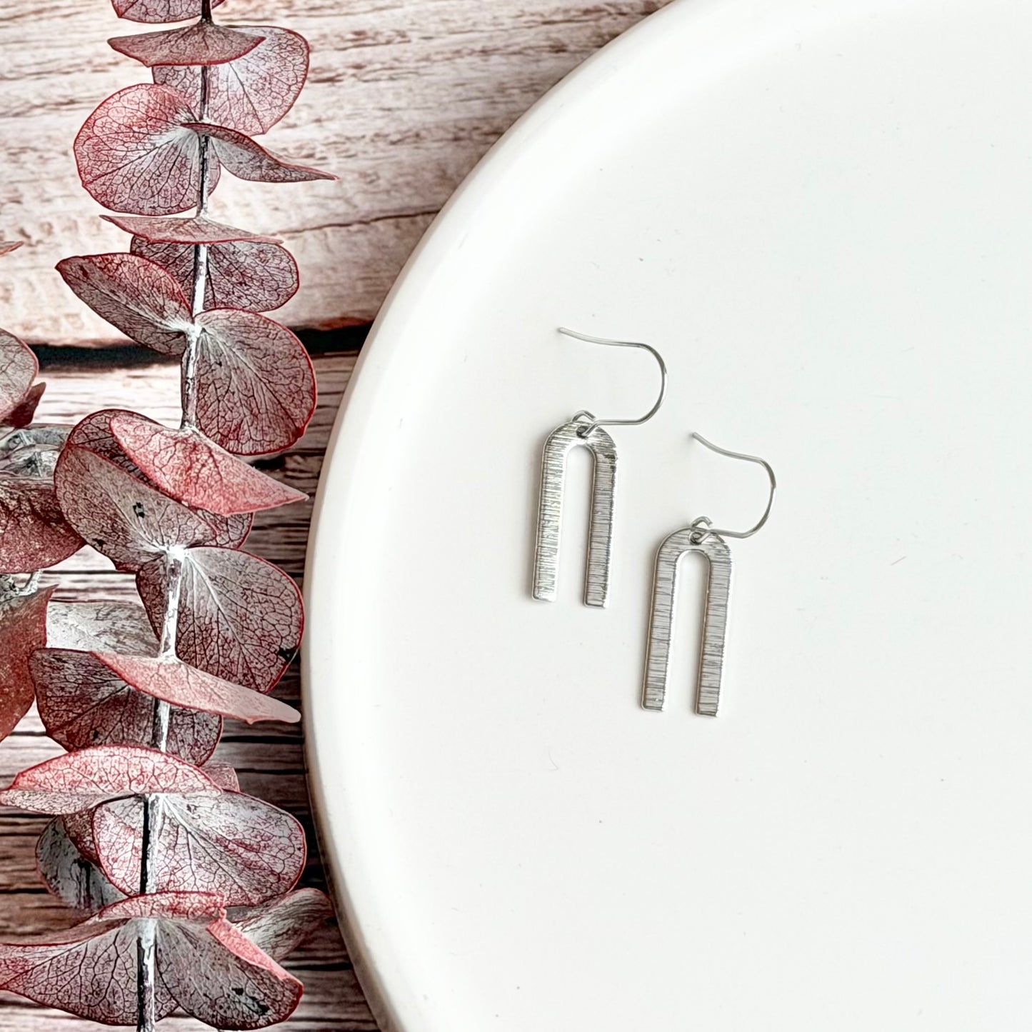 Brushed Arch Bar Earrings | Rhodium