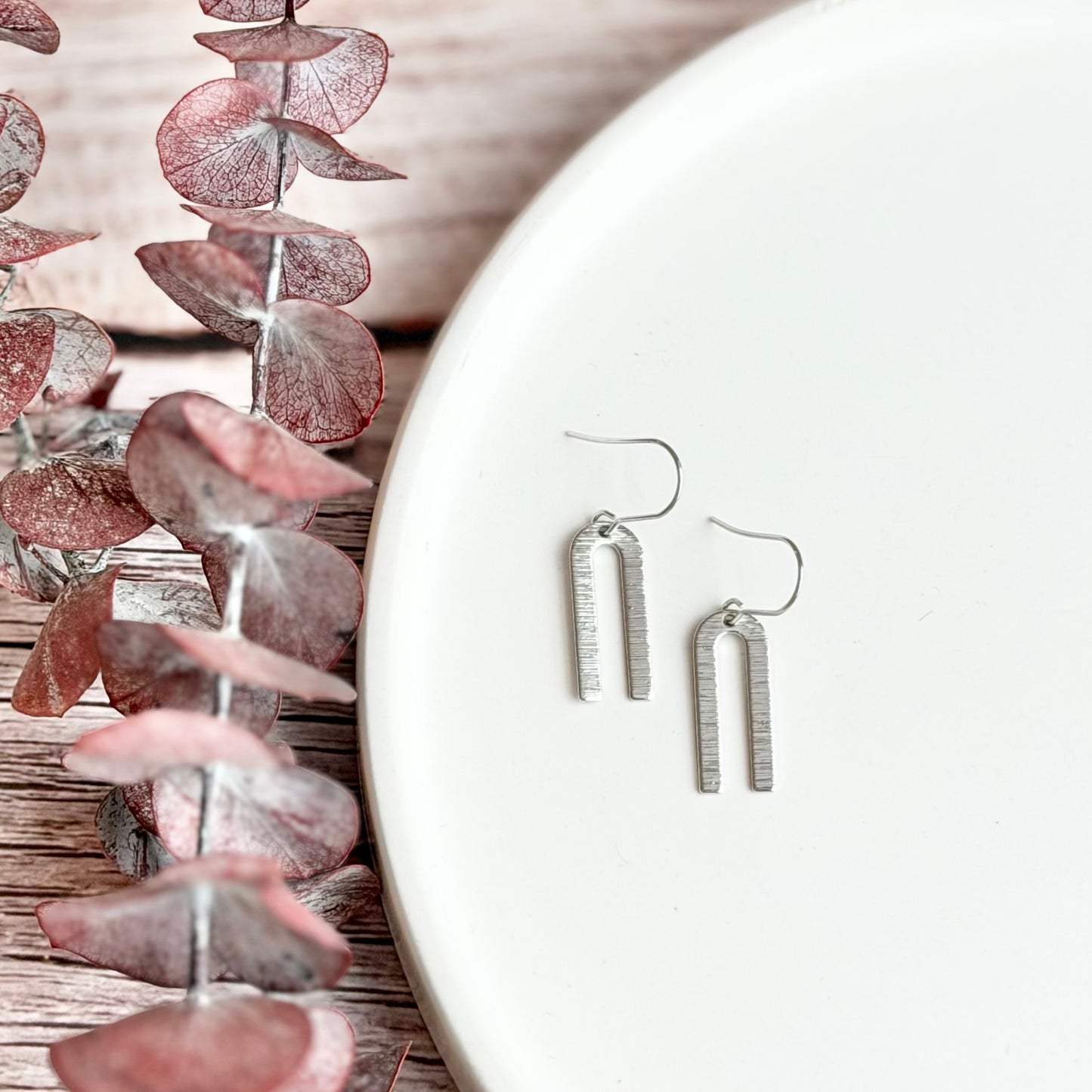 Brushed Arch Bar Earrings | Rhodium