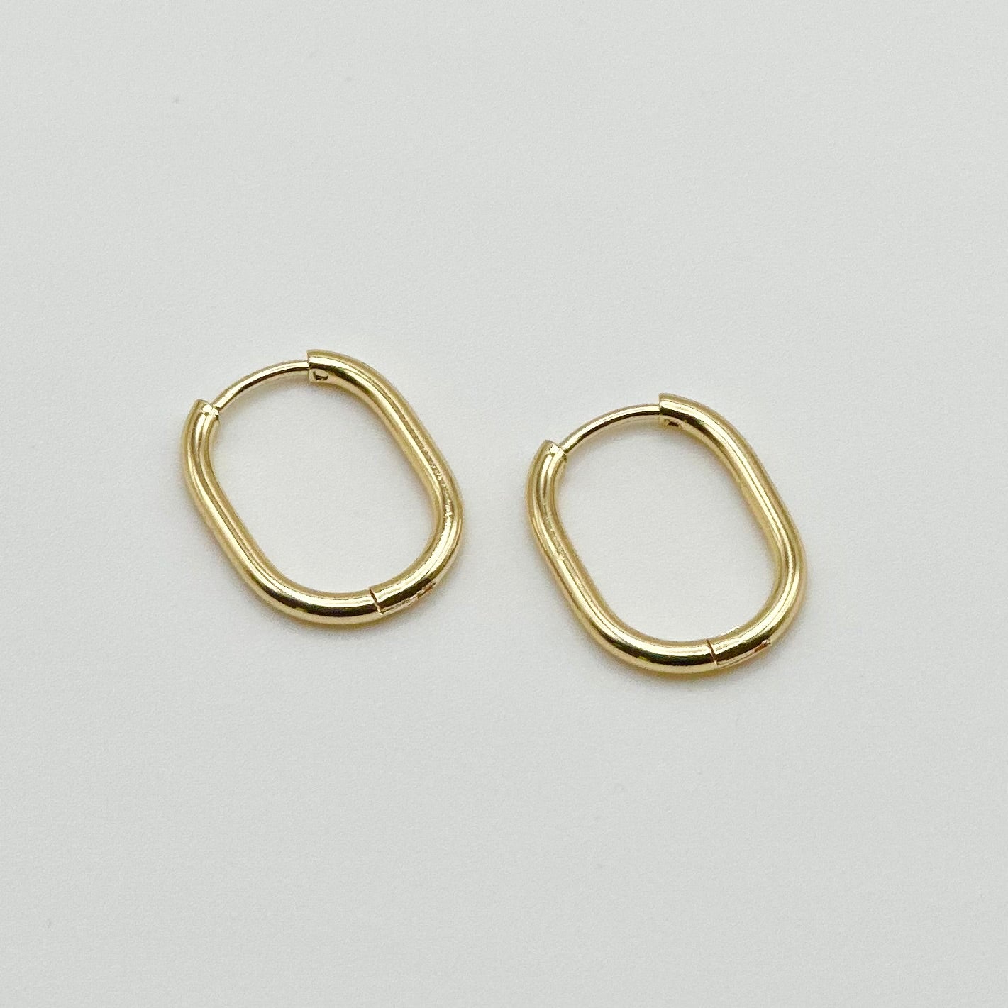 Oval Huggies | Gold