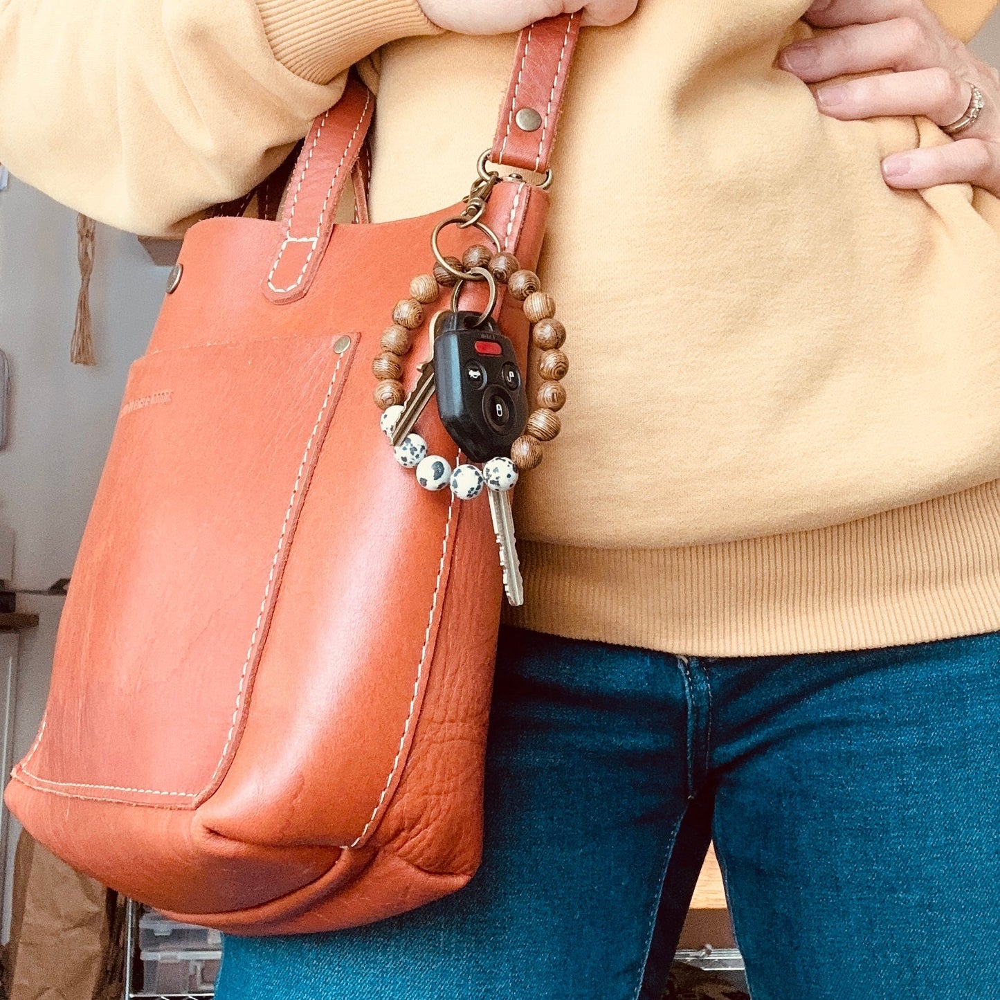 Frosted Howlite Bead Wristlet