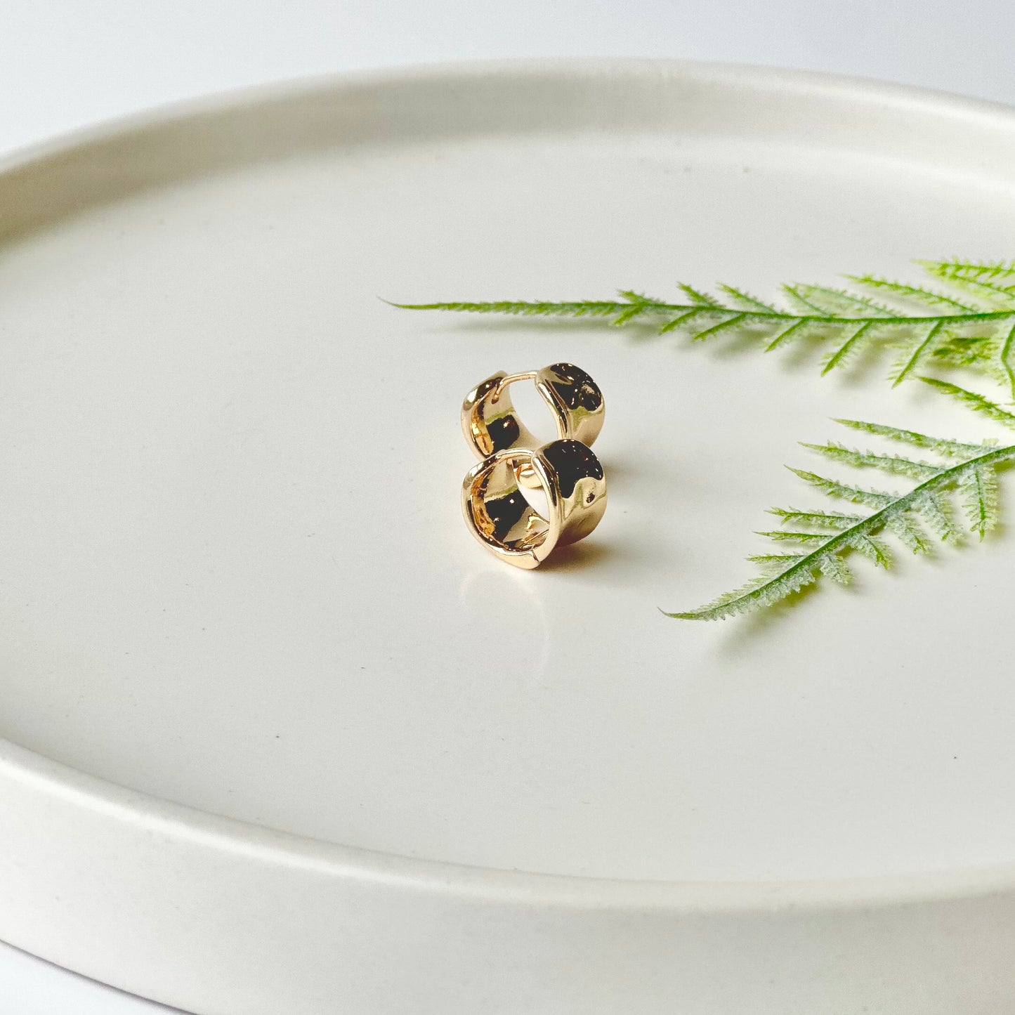 Hammered Huggies | Gold