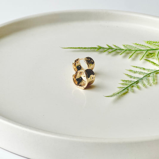 Hammered Huggies | Gold