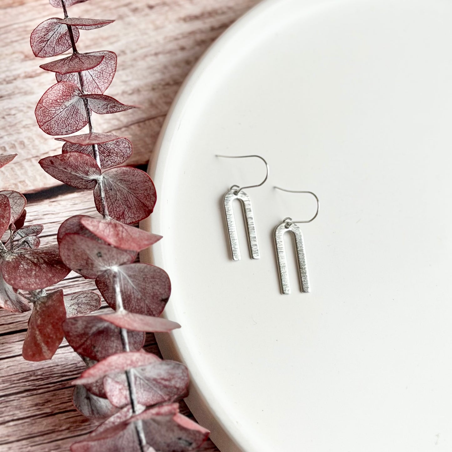 Brushed Arch Bar Earrings | Rhodium