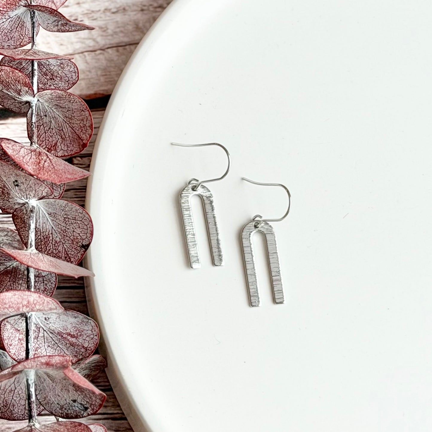 Brushed Arch Bar Earrings | Rhodium